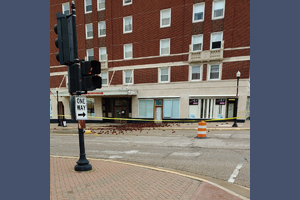 Maine Street closed after bricks fall off Lincoln-Douglas building